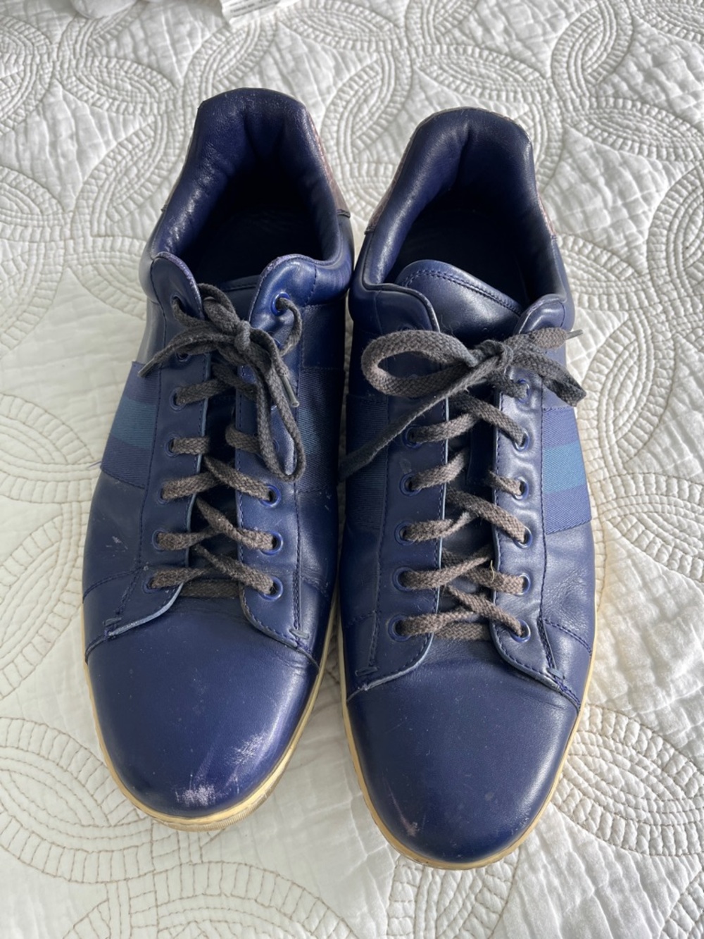 Men’s Gucci Navy Leather Low-Top Sneakers with Blue Stripe and snakeskin detail